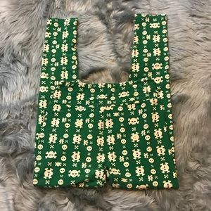LULAROE SKULL HEAD PRINT LEGGINGS